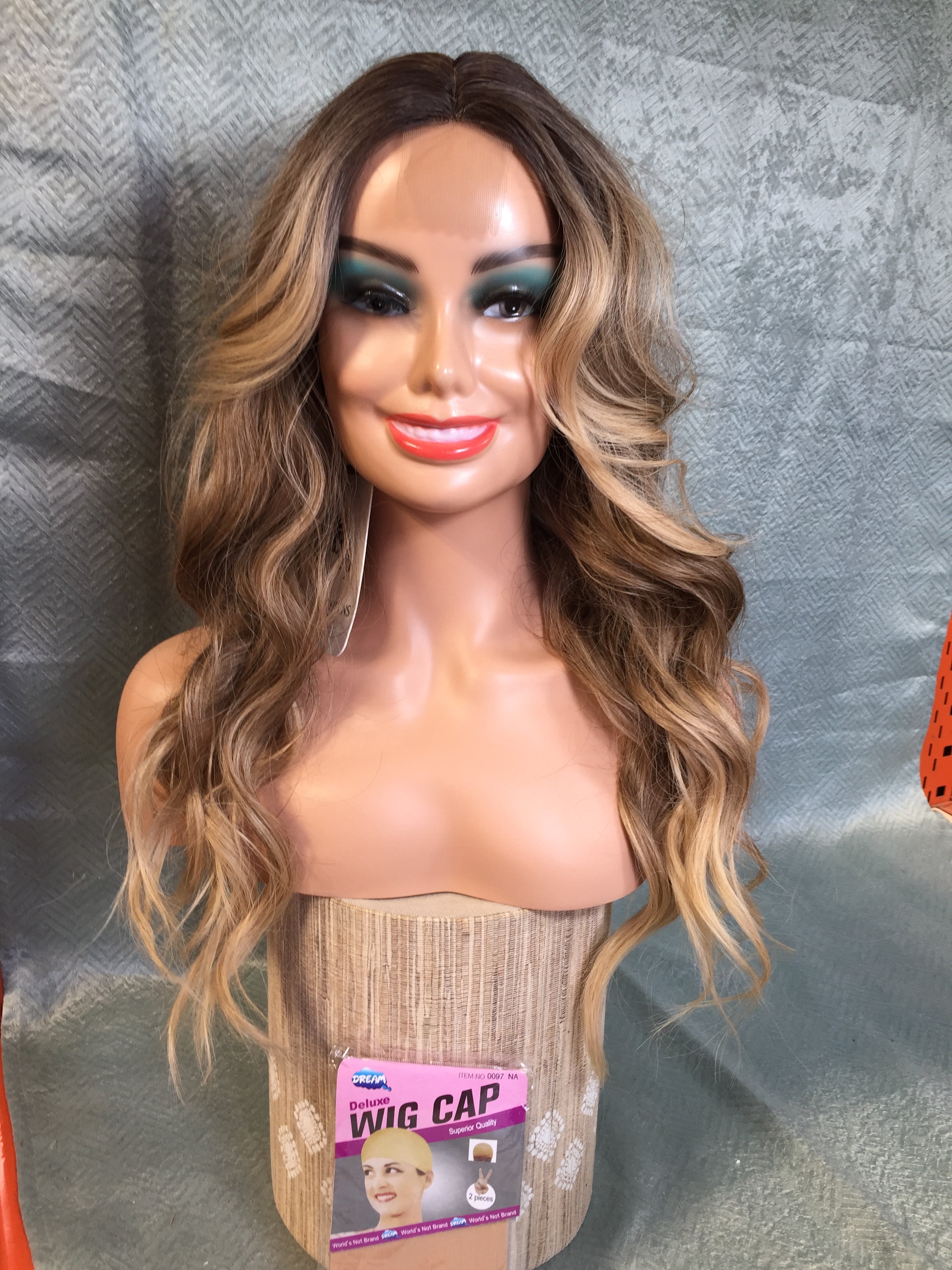 AISI Queens Long Wavy 24 Inch Ombre Blonde with Middle Part - Synthetic (7611610562798)